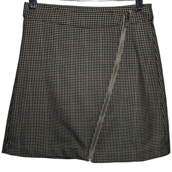 Arizona Jeans Co. Plaid Asymetrical Front Zipper Mini Skirt - Picture 1 of 3